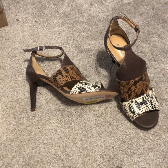Snakeskin print multi-tone heels - Picture 3 of 4